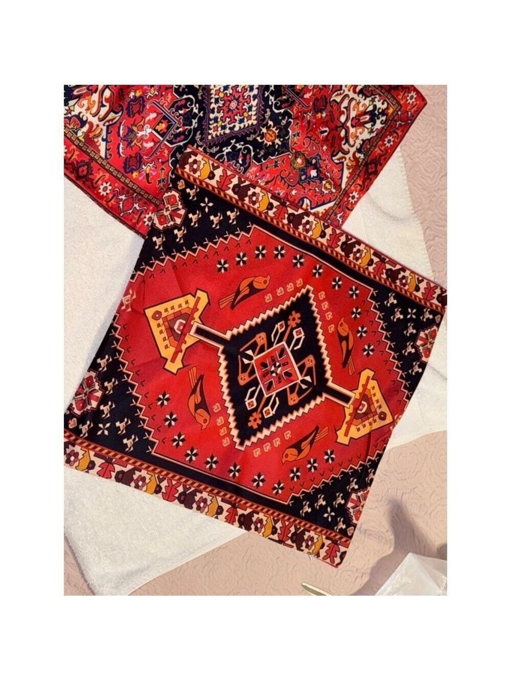 Pillow cover 18"
By 18. Red native Aztec bnip zipper side.